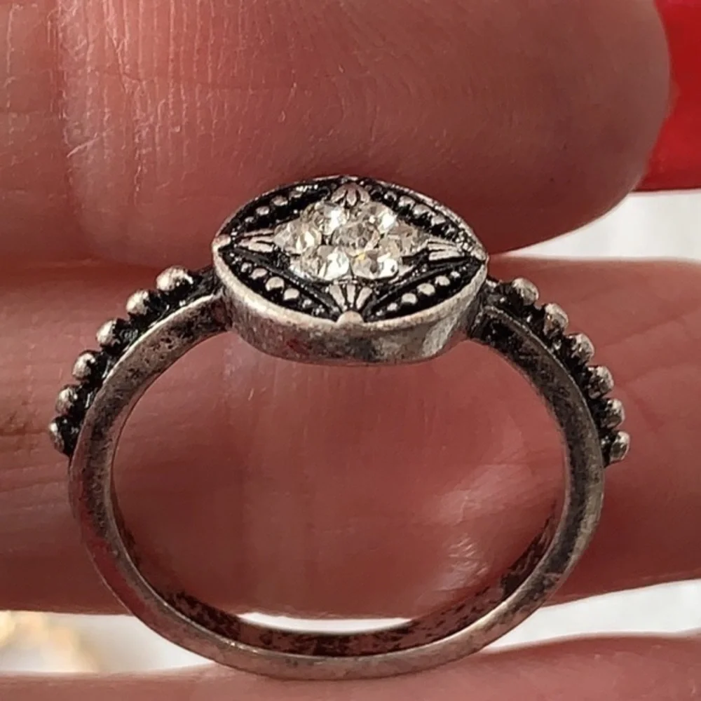 💐5/25 faux diamond small crystal antiqued finish silver tone cocktail ring